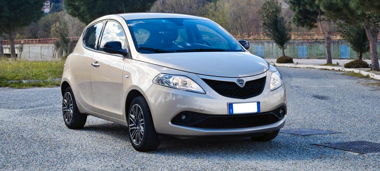Lancia Ypsilon 1.0 FireFly 5 porte S&S Hybrid Ecochic Gold
