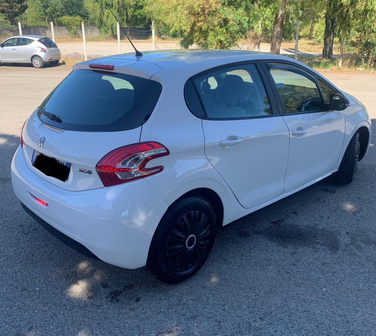 Peugeot 208 1.4 HDi 68 CV 5p Allure 120000KM