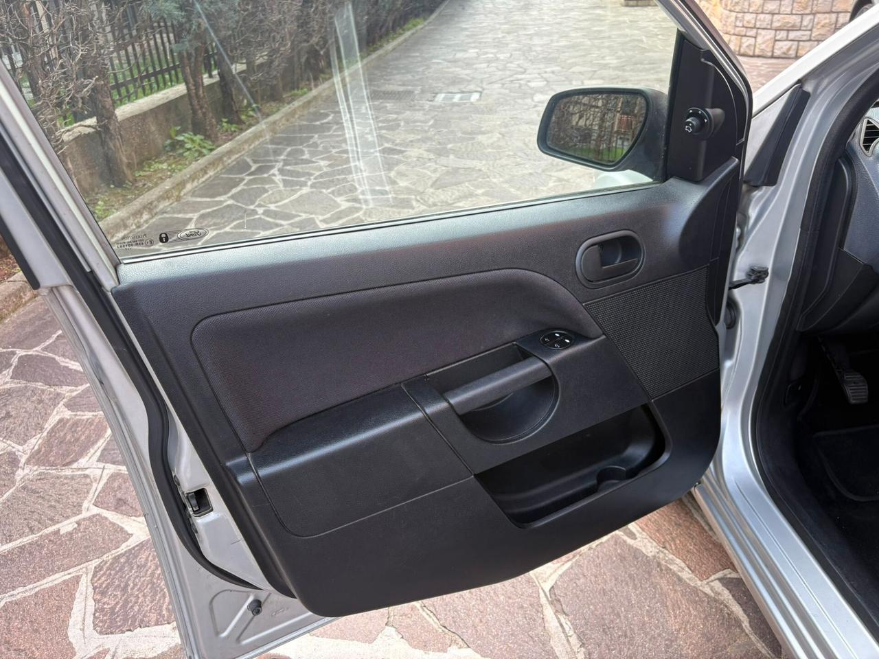 Ford Fiesta 1.2 16V 5p. Ghia