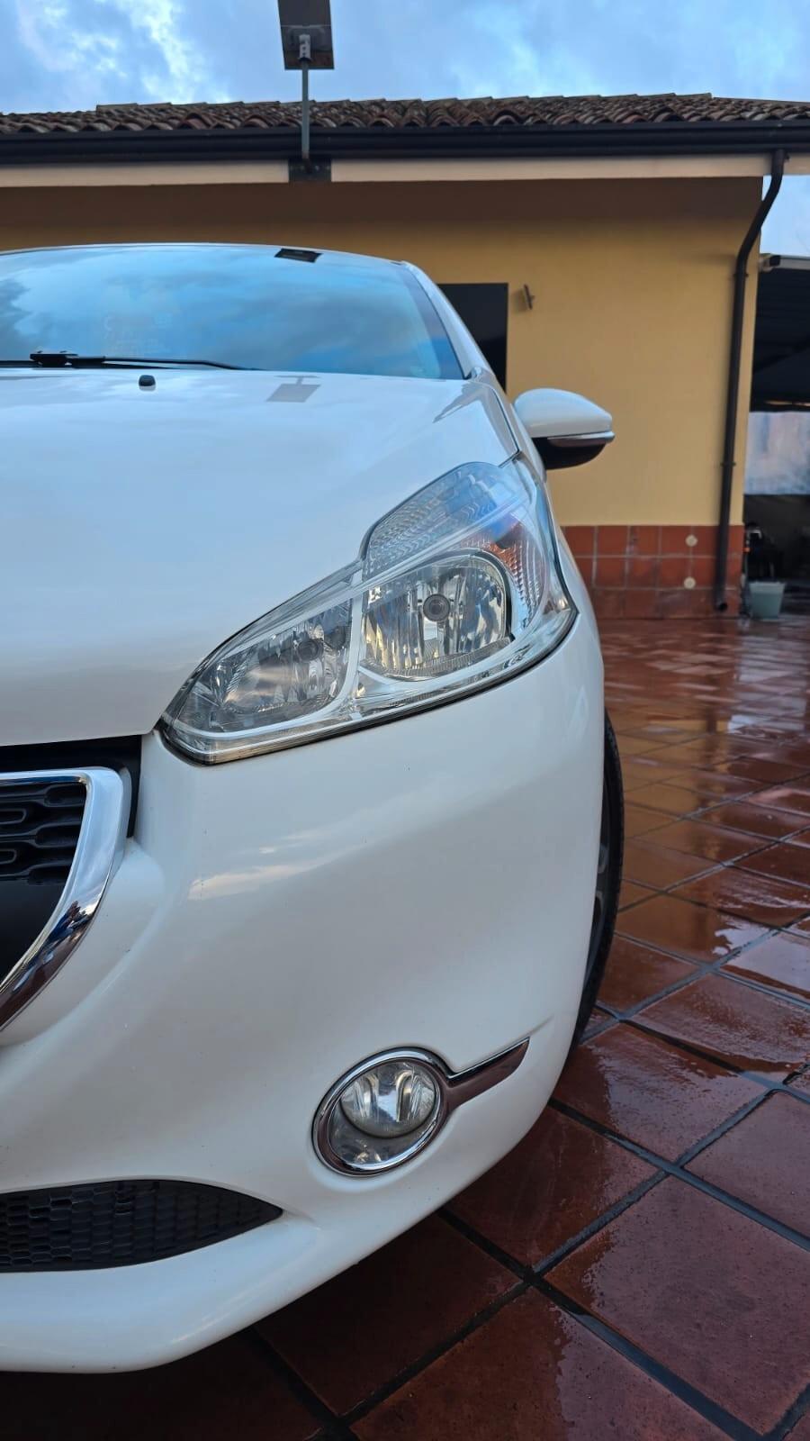 Peugeot 208 1.4 HDi 68 CV 5 porte Allure