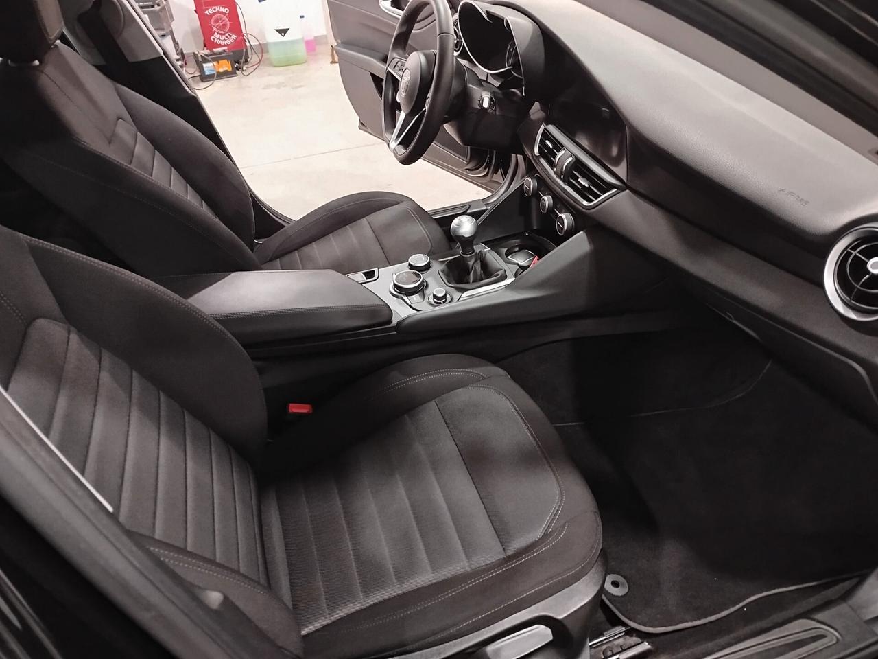 Alfa Romeo Giulia 2.2 Turbodiesel 150 CV Business Launch Edition