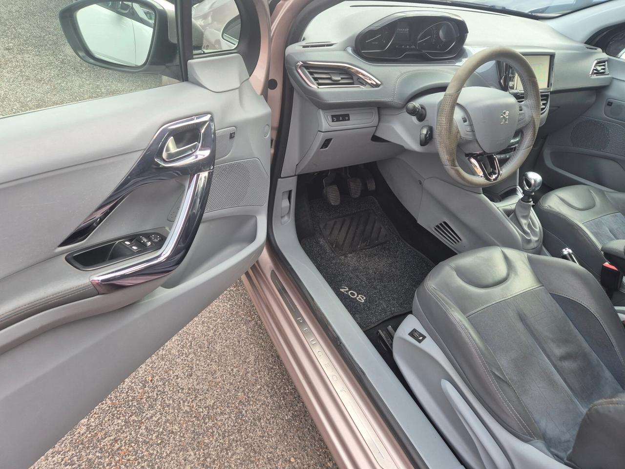 Peugeot 208 1.4 HDi 68 CV 3 porte Allure