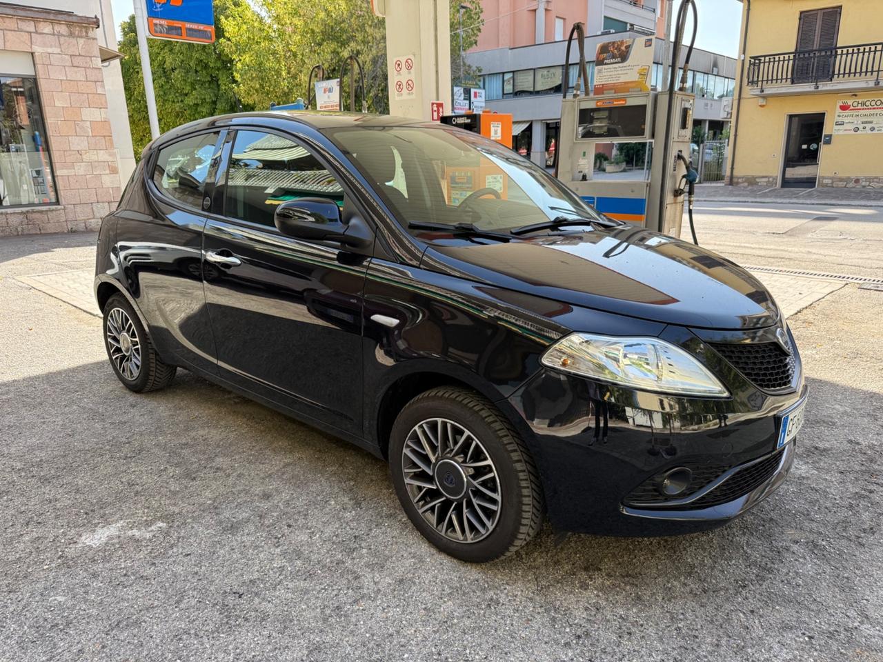 Lancia Ypsilon 1.0 FireFly S&S Hybrid Ecochic Gold