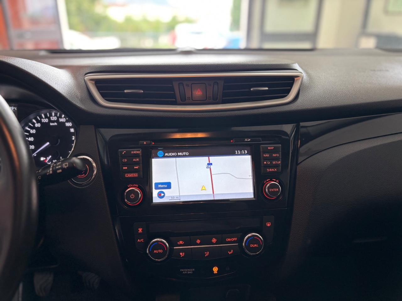 Nissan Qashqai 1.6 dCi 2WD Tekna tetto panoramico permute finanziamenti