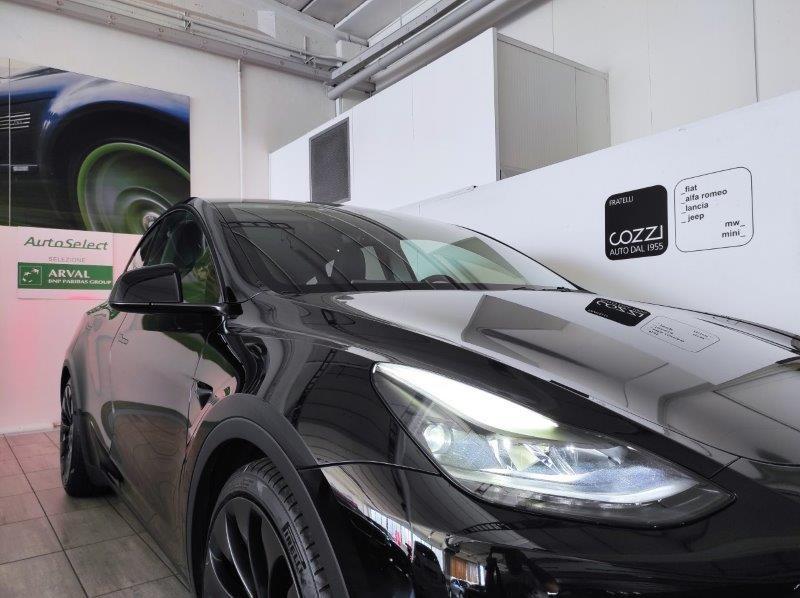 TESLA Model Y - Model Y AWD Performance