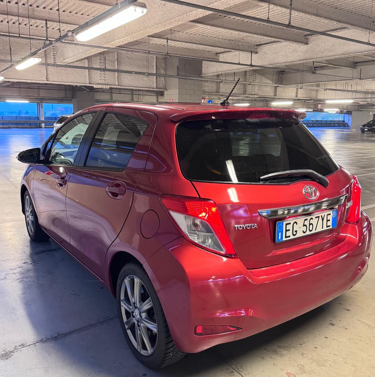 Toyota Yaris 1.3 5 porte Lounge con solo 92.065 km!