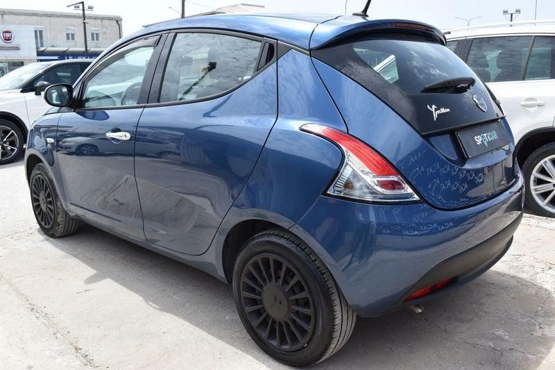 Lancia Ypsilon 1.0 FireFly 5 porte S&S Hybrid Silver