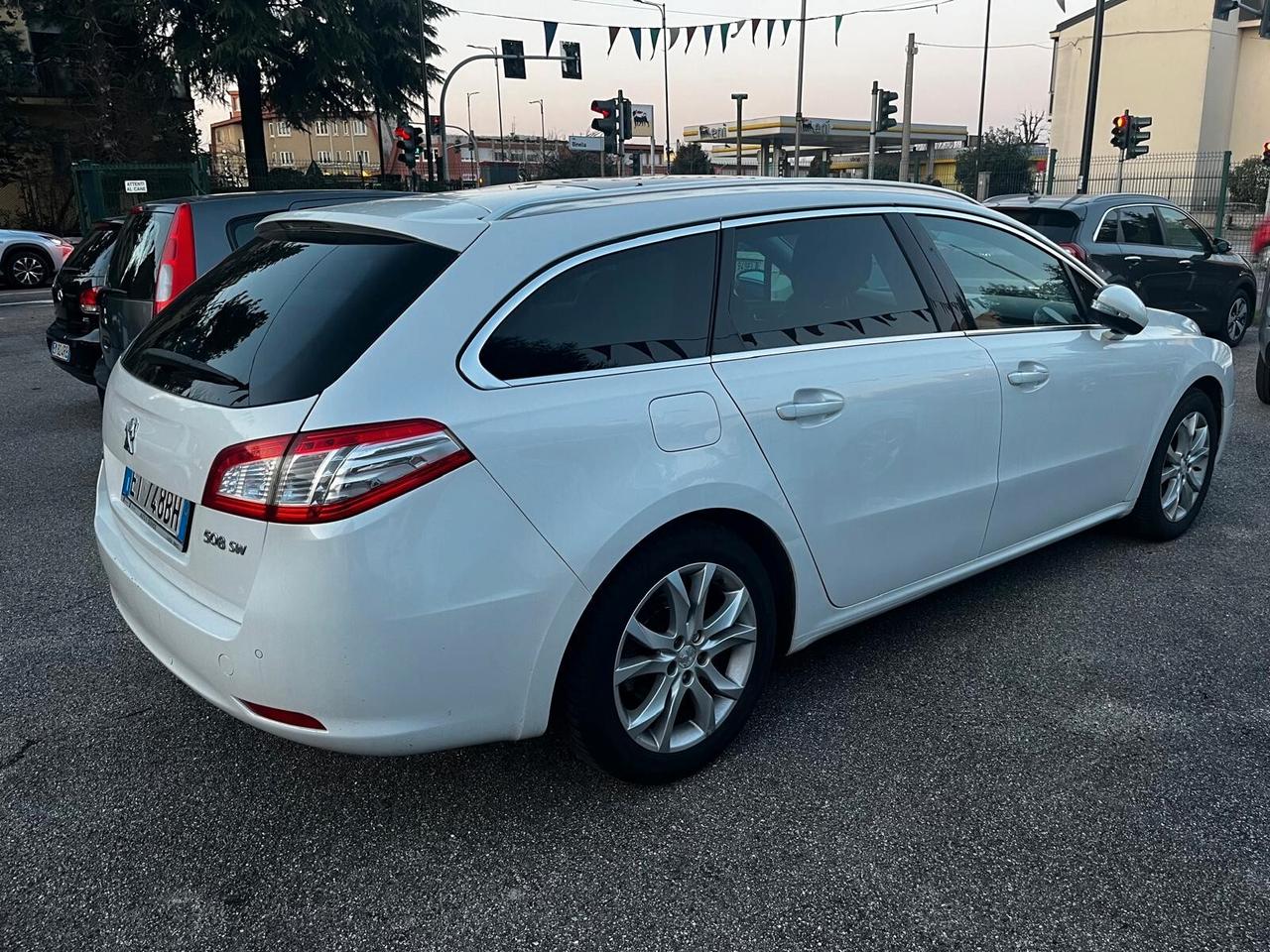 Peugeot 508 2.0 HDi 140CV SW Ciel Allure - 2013
