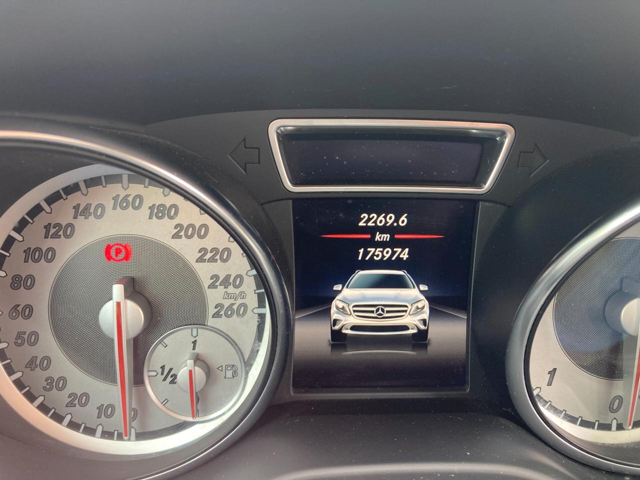 Mercedes-Benz GLA 200 Sport Automatica Panorama Cerchi X 18