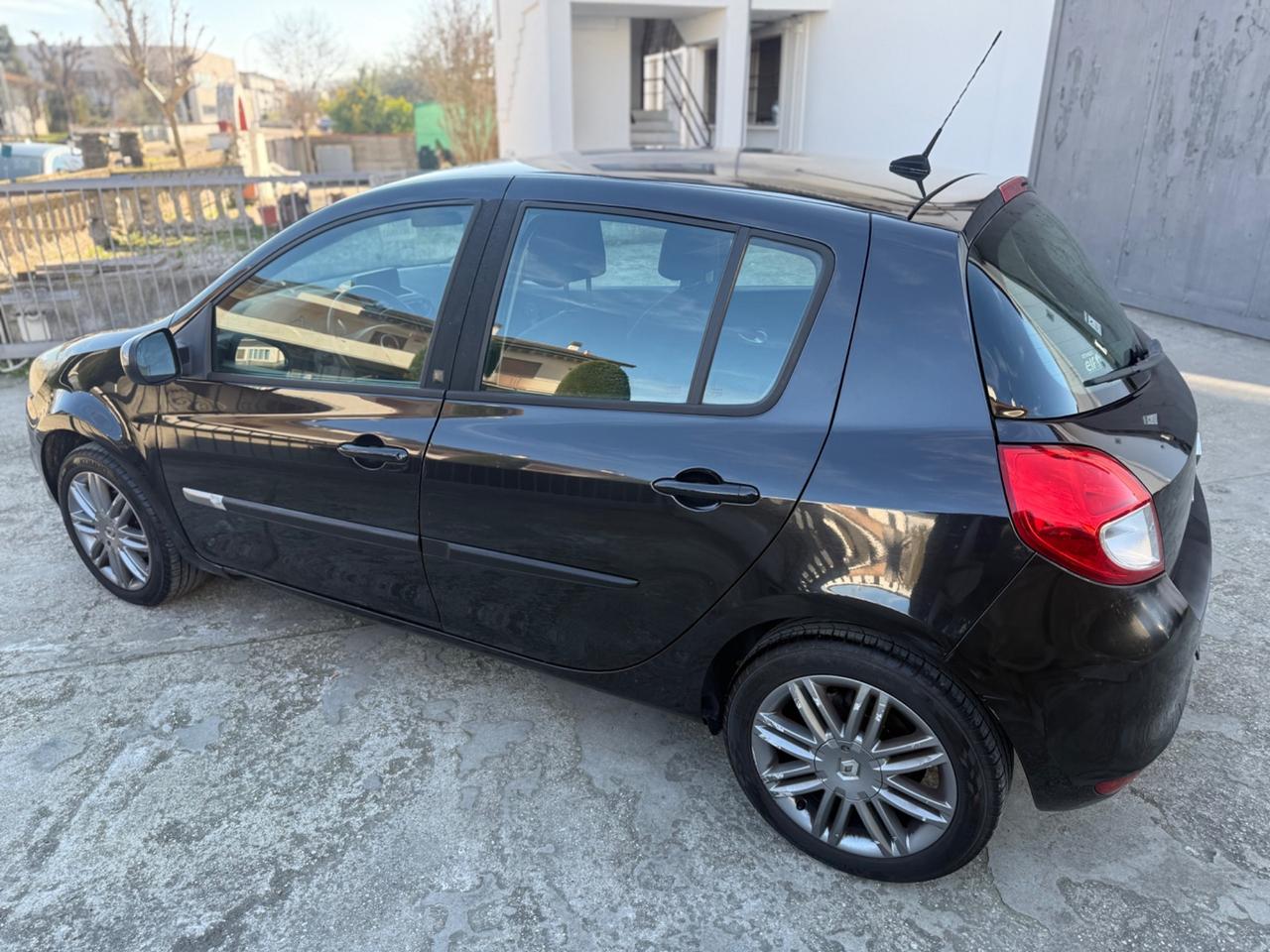 RENAULT CLIO 1.2 BENZINA FULL OPT 2011 UNICO PROP