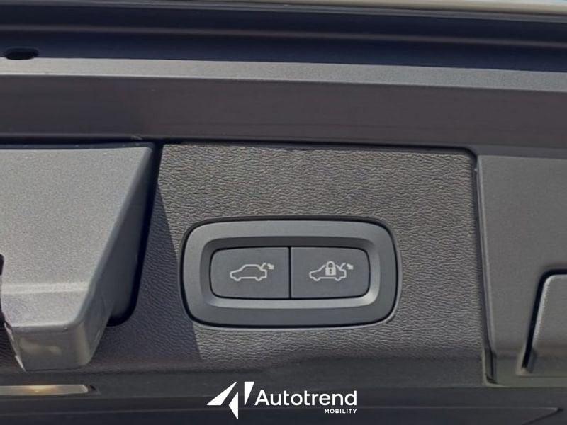 Volvo XC60 B4 197+14 CV AWD Automatica Mild Hybrid Diesel Plus Dark N1 Autocarro