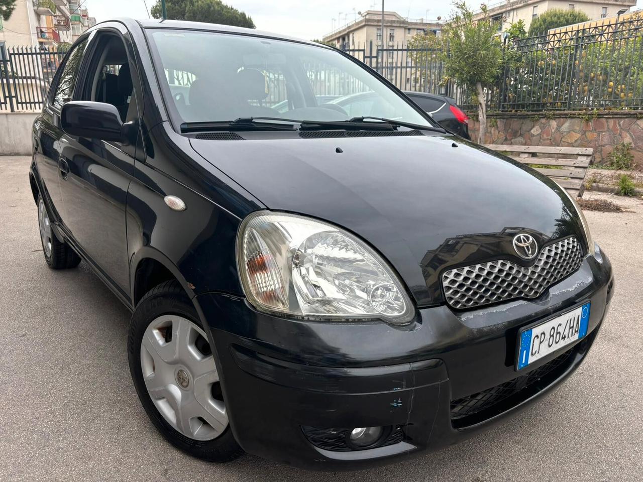 Toyota Yaris 1.0i 16V cat 5 porte Sol