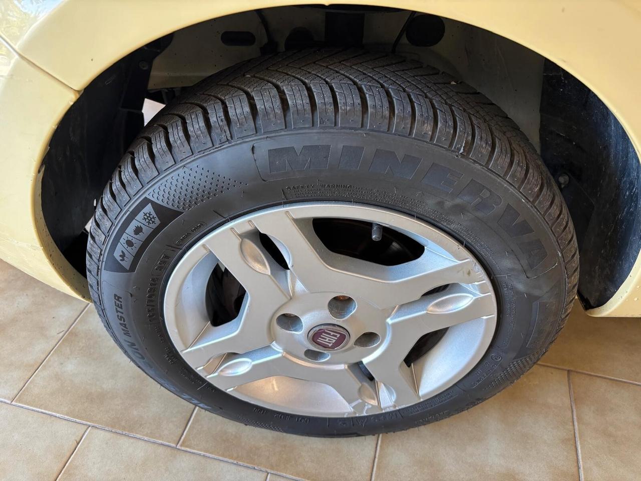 FIAT PANDA ANNO 2011 BZ METANO ADATTA NEOPATENTATI KM 122 MILA