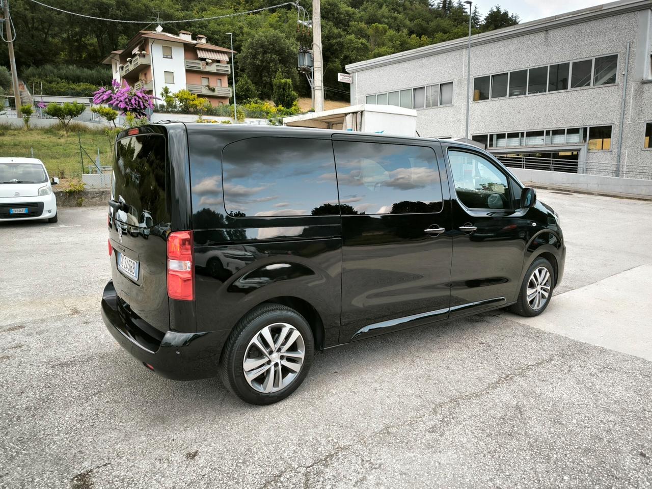 Peugeot Traveller BlueHDi 180 S&S EAT8 Standard Business Vip