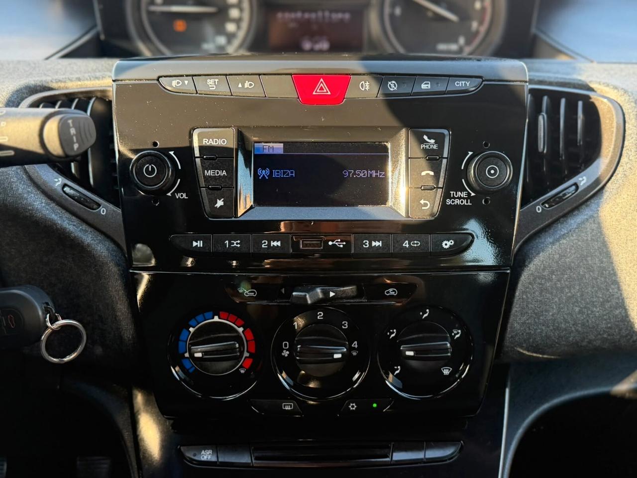 Lancia Ypsilon 1.0 Hybrid UnYca 2022