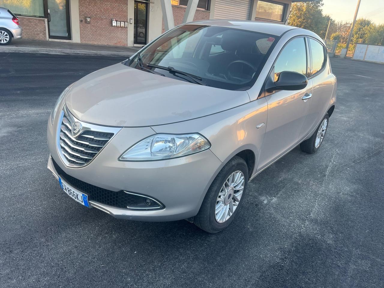 Lancia Ypsilon 0.9 TwinAir 85 CV 5 porte Metano Ecochic Gold