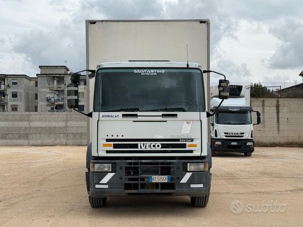 Iveco Eurocargo 180e28 furgone isotermico e sponda