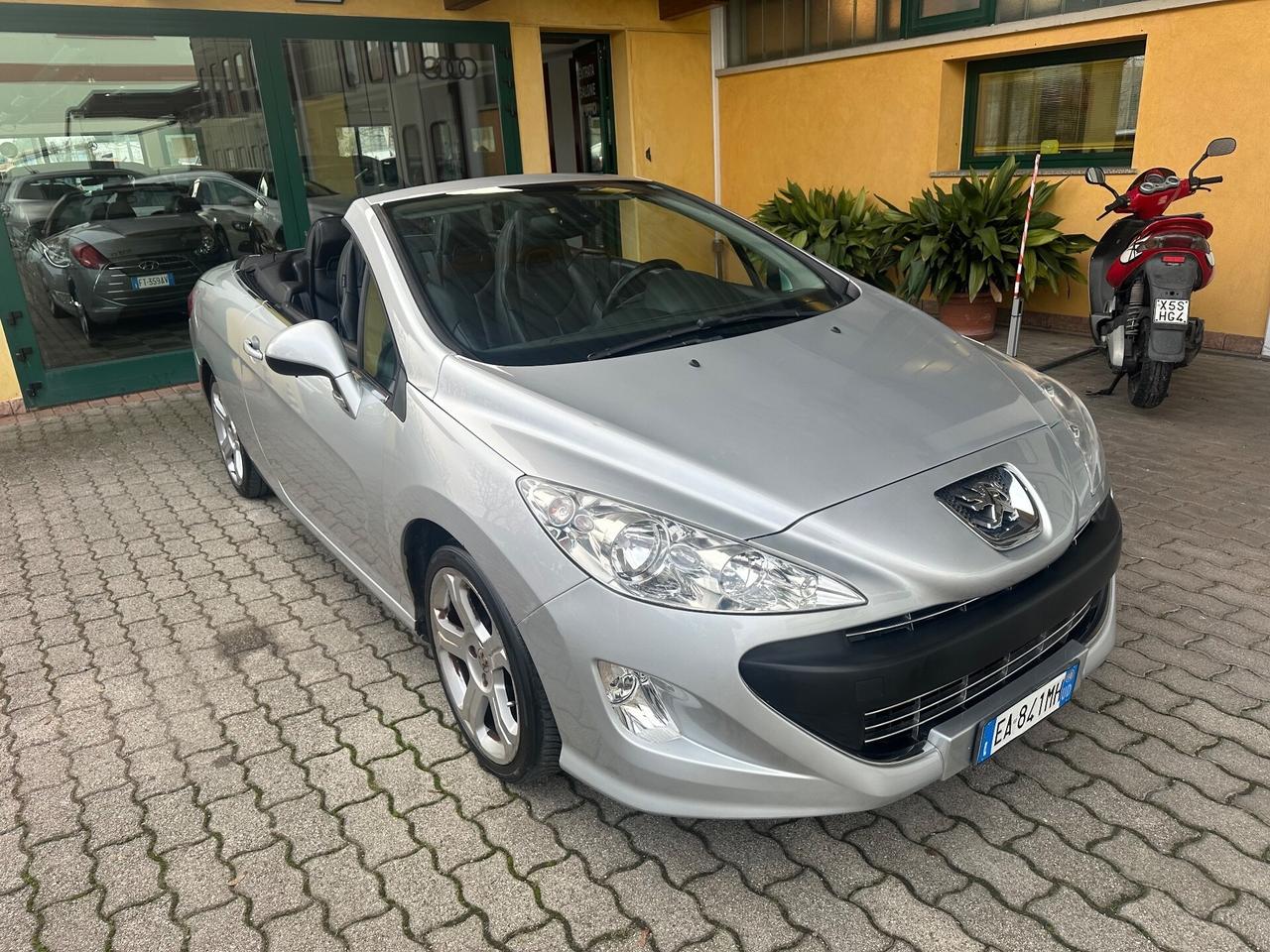 Peugeot 308 2.0 HDi 140CV CC Féline