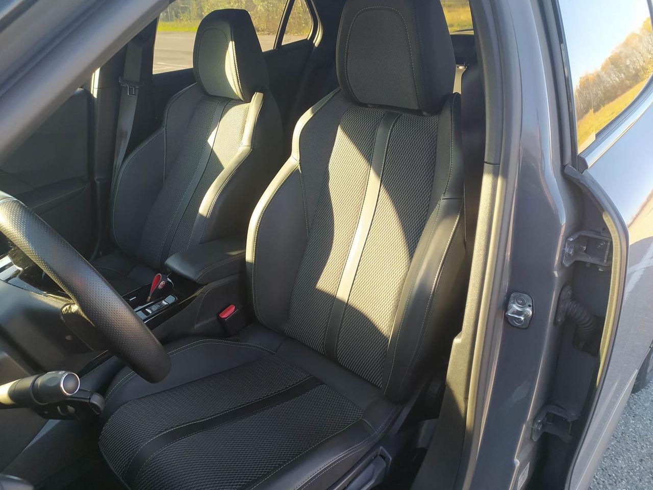 Peugeot 2008 GT e-2008 156 #8105