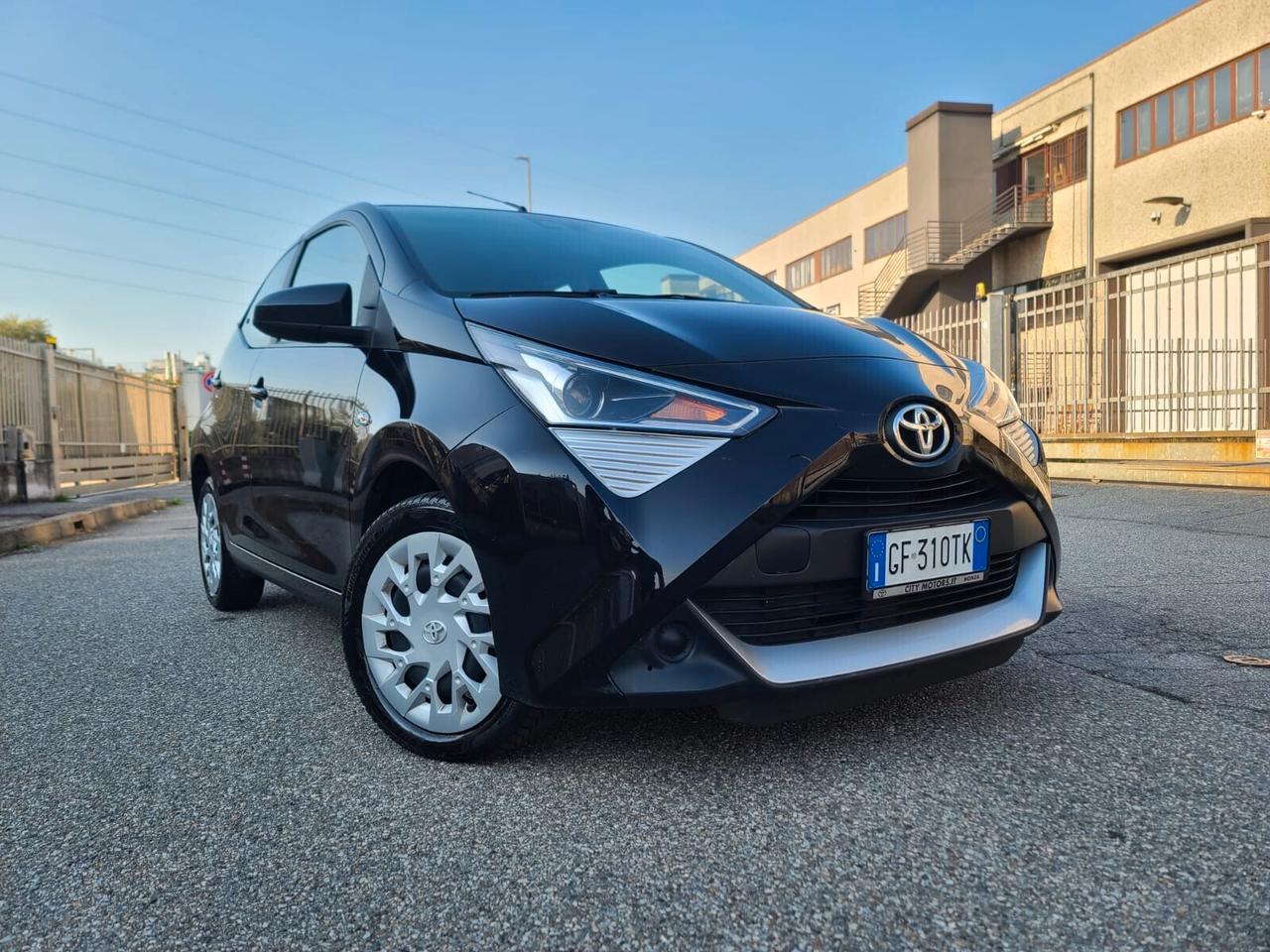 Toyota Aygo Connect 1.0 VVT-i 72 CV 5 porte x-wave
