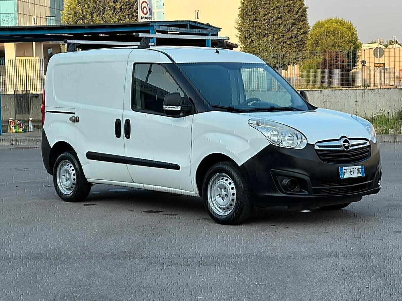 OPEL COMBO ANNO 2017 PRONTO ALL'USO! SUPER PREZZO!