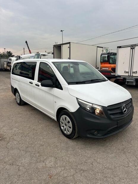 Autocarro pulmino Mercedes 9 posti