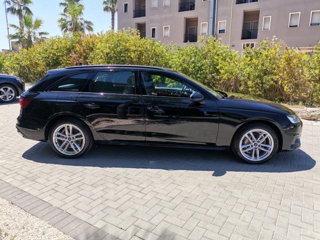 AUDI A4 Avant 40 TDI S tronic TOTAL BLACK