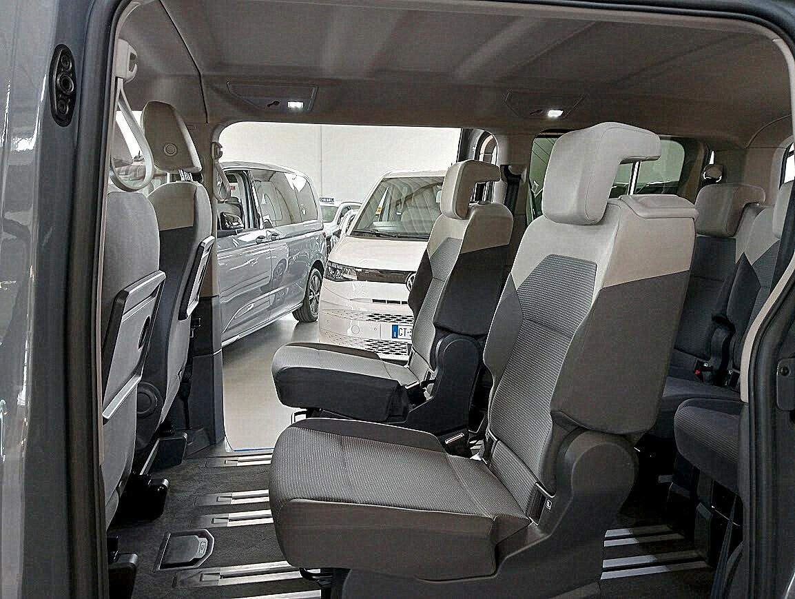 Volkswagen T7 Multivan 2.0 TDI DSG LED *VIS A VIS* CAMERA IVA INCLUSA
