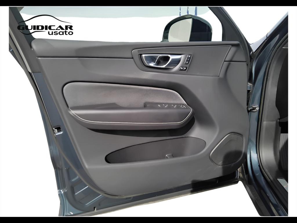 VOLVO XC60 II 2022 - XC60 2.0 b4 Plus Dark auto