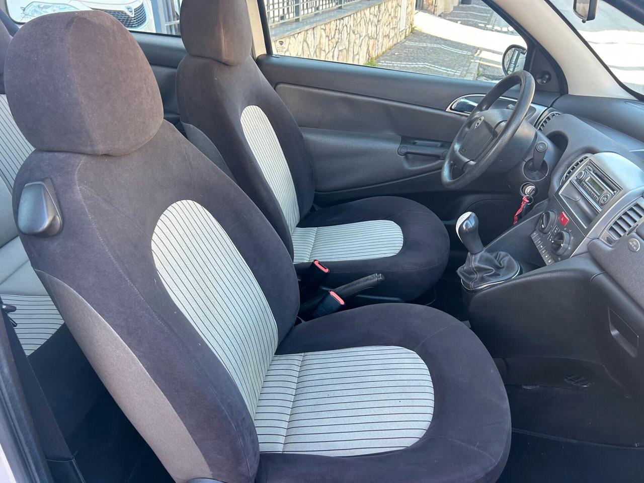 Lancia Ypsilon 1.3 MJT 75 CV Argento