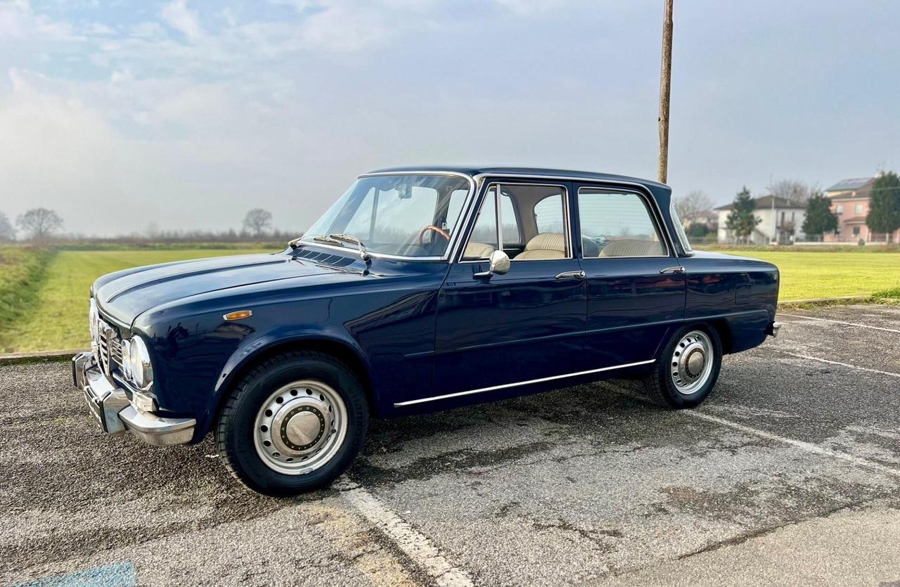 Alfa Romeo Giulia Super 1600 "Biscione"