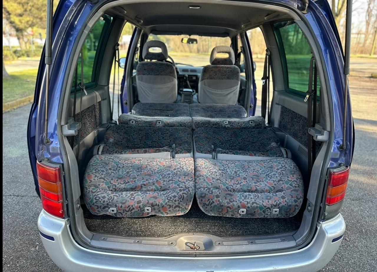 Nissan Serena 1.6i 16V cat 5 porte SLX
