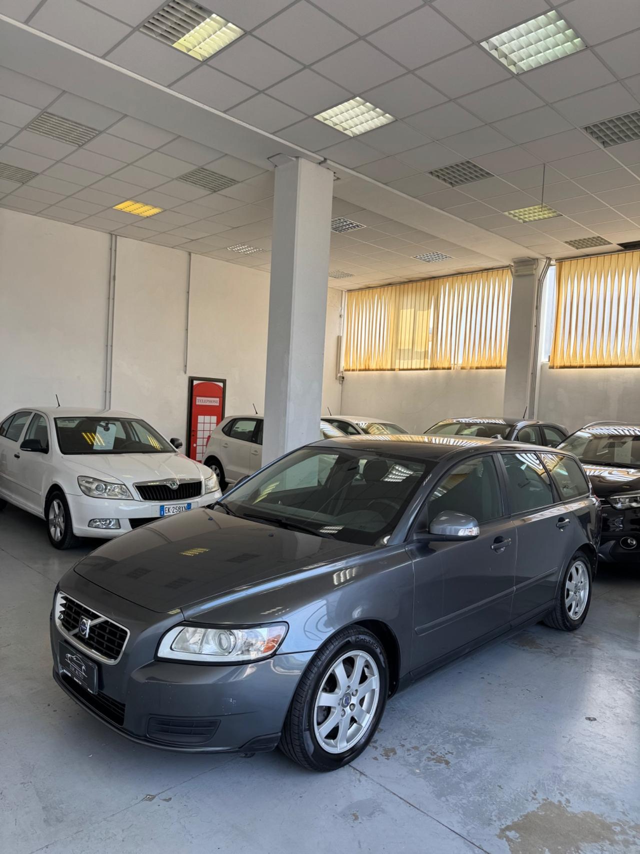 Volvo V50 D2 R-design