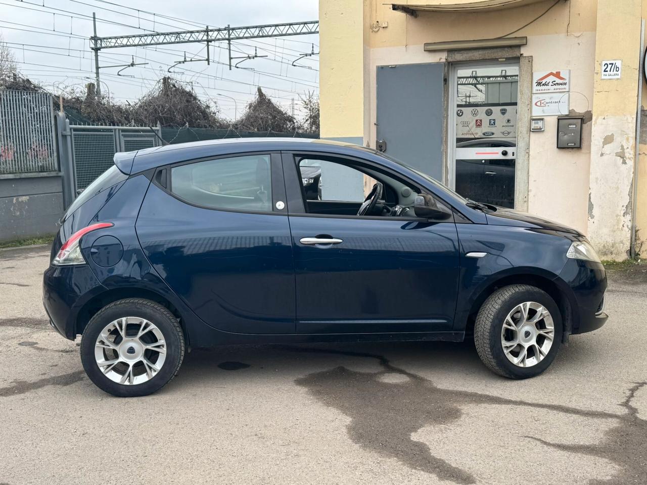 Lancia Ypsilon 0.9 TwinAir 85 CV 5 porte Metano Ecochic Platinum