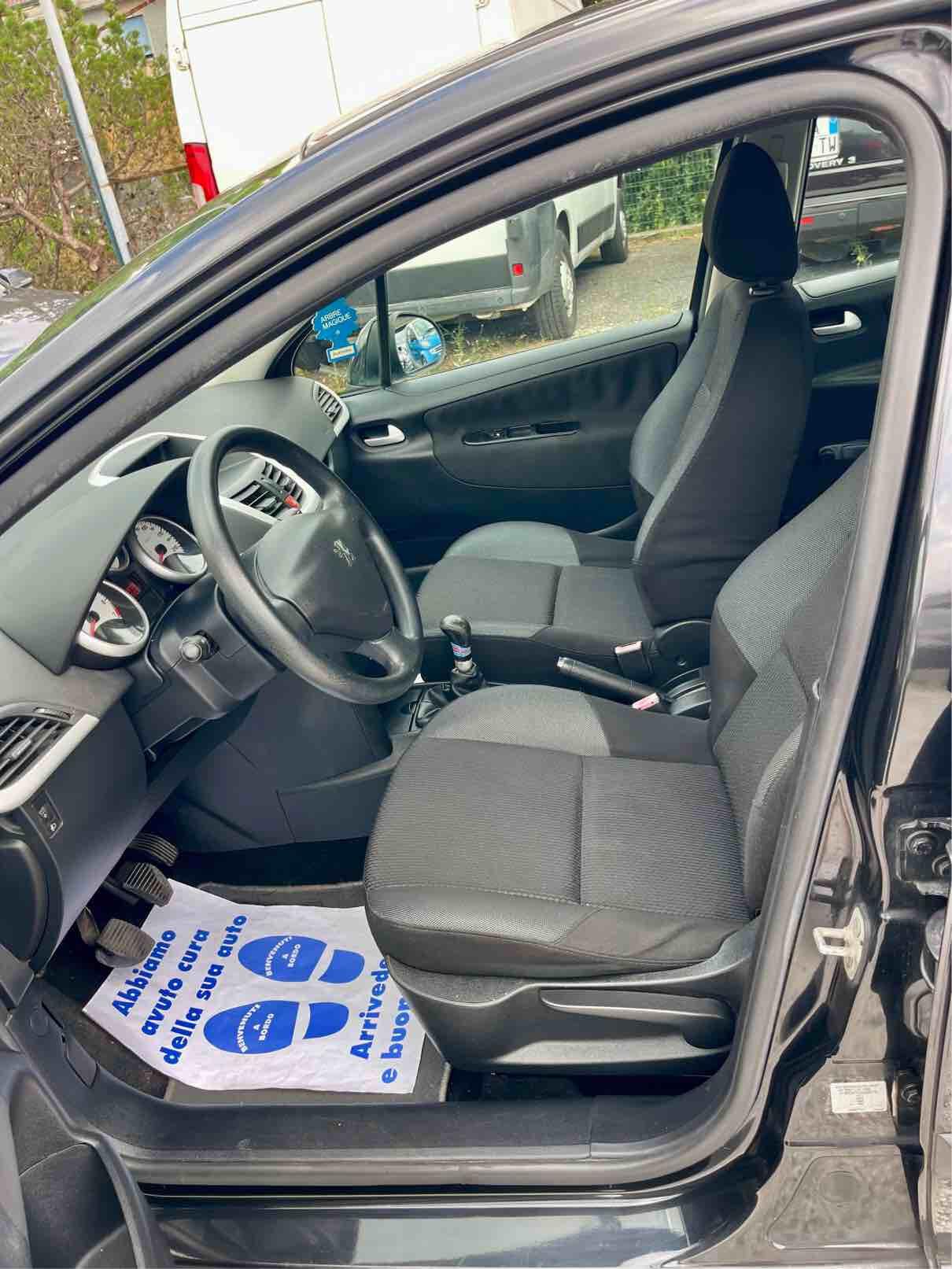 PEUGEOT 207 - BERLINA - X LINE