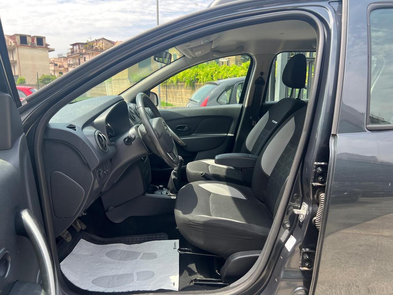 Dacia Sandero Stepway 0.9 tce (prestige) s Navi/Park/Bluetooth