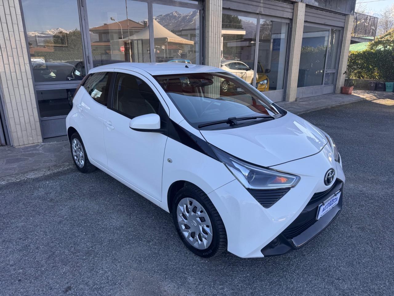 Toyota Aygo 1.0 72 CV 5 porte x-play