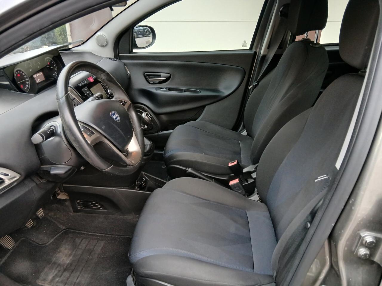 Lancia Ypsilon 1.2 69 CV 5 porte S&S Gold tua a € 169 mese