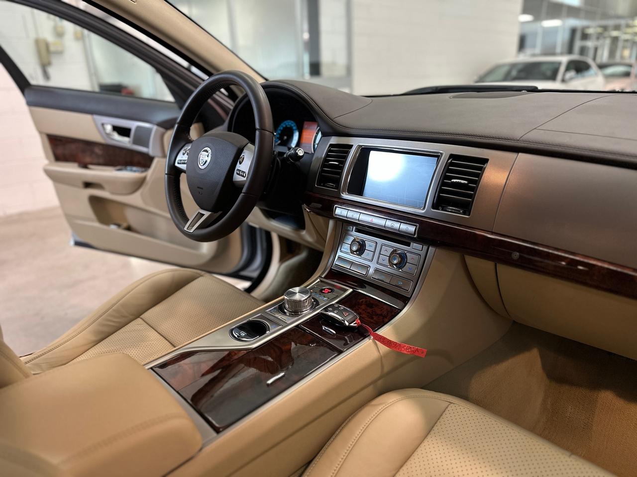 Jaguar XF 4.2 V8 Premium Luxury