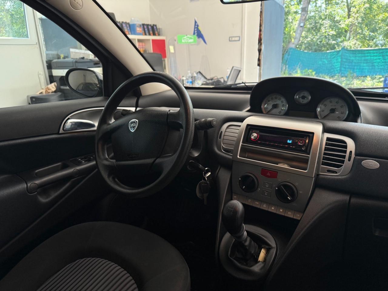 Lancia Ypsilon 1.2 BENZINA NEOPATENTATI