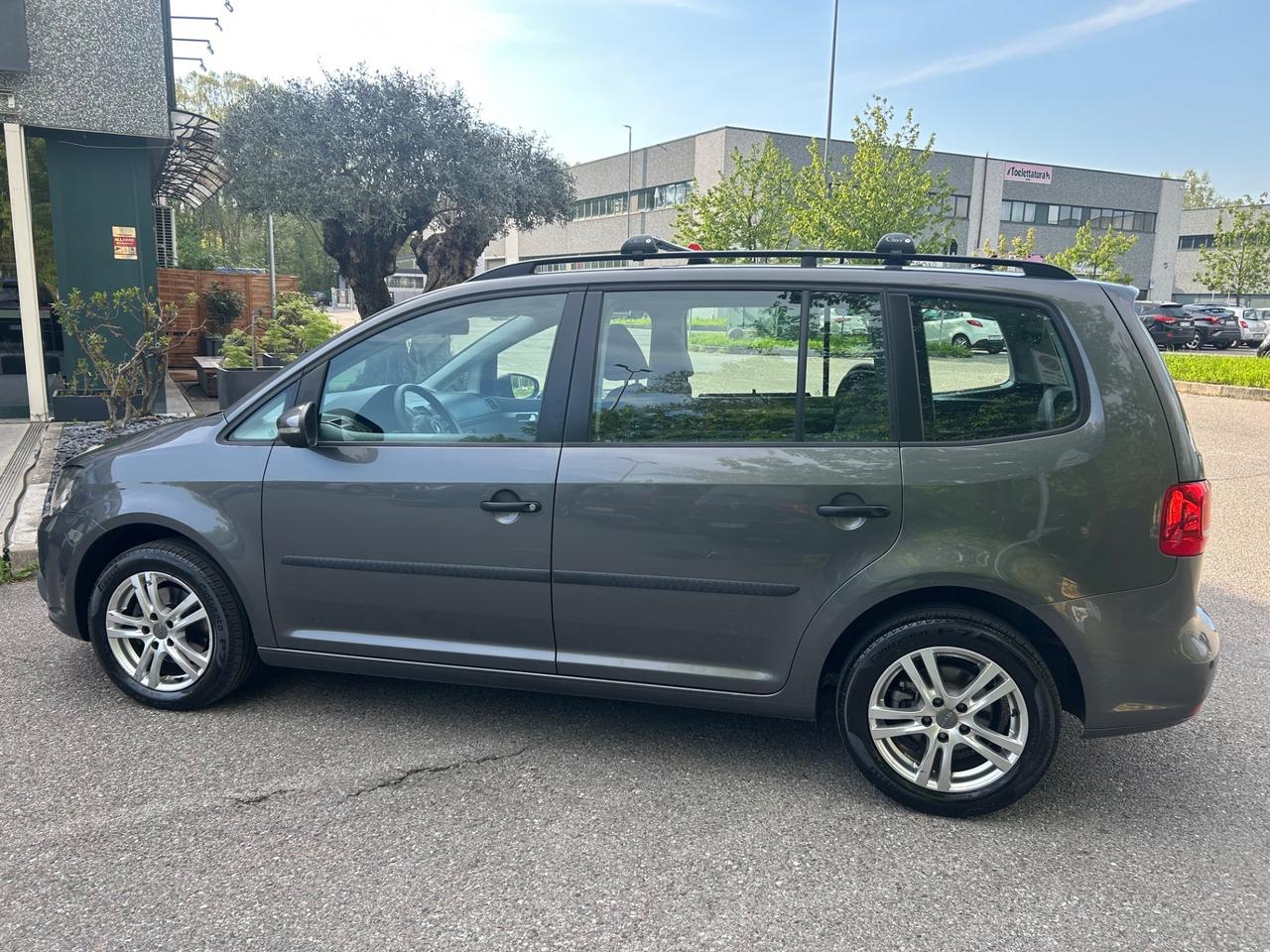Volkswagen Touran 1.2 TSI Trendline * 7 POSTI * Neo patentati