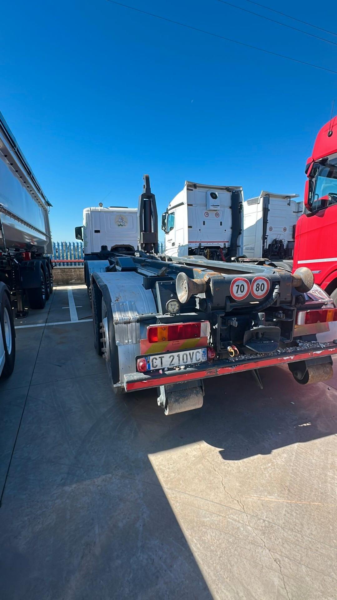 Scania 8x2 Scarrabile