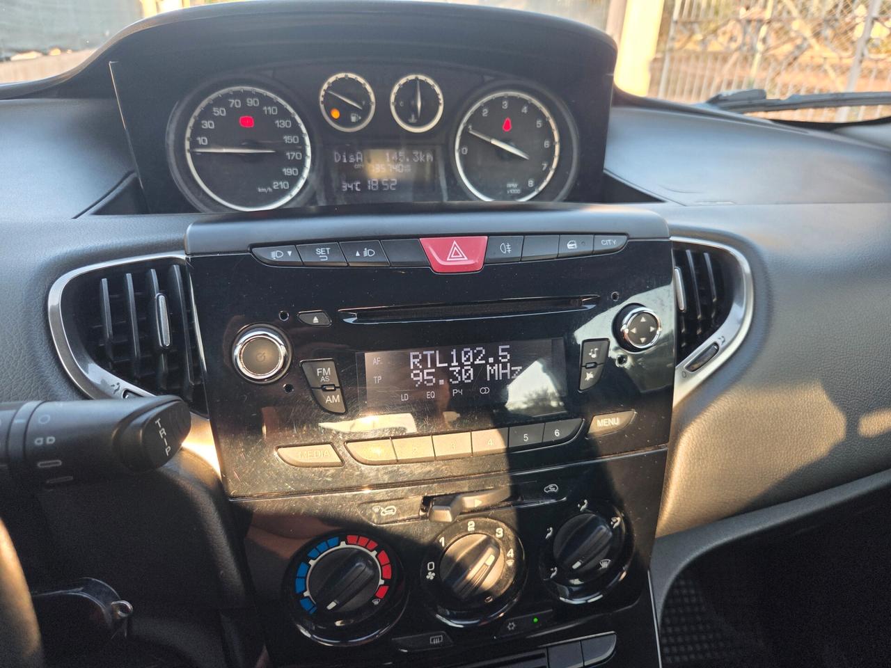 Lancia Ypsilon 1.2 69 CV 5 porte Silver