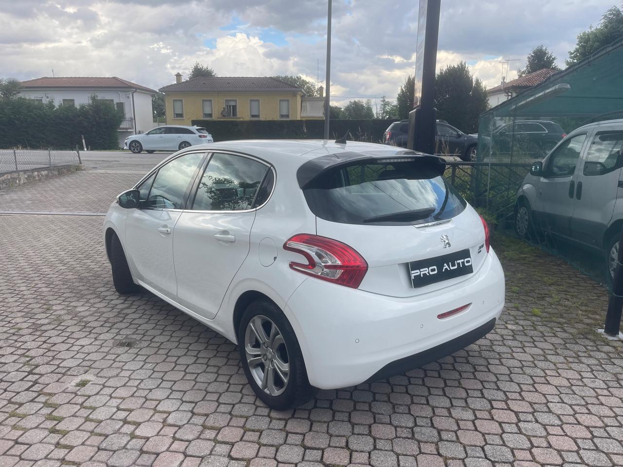 Peugeot 208 PureTech 82 ETG5 S&S 5 porte Allure