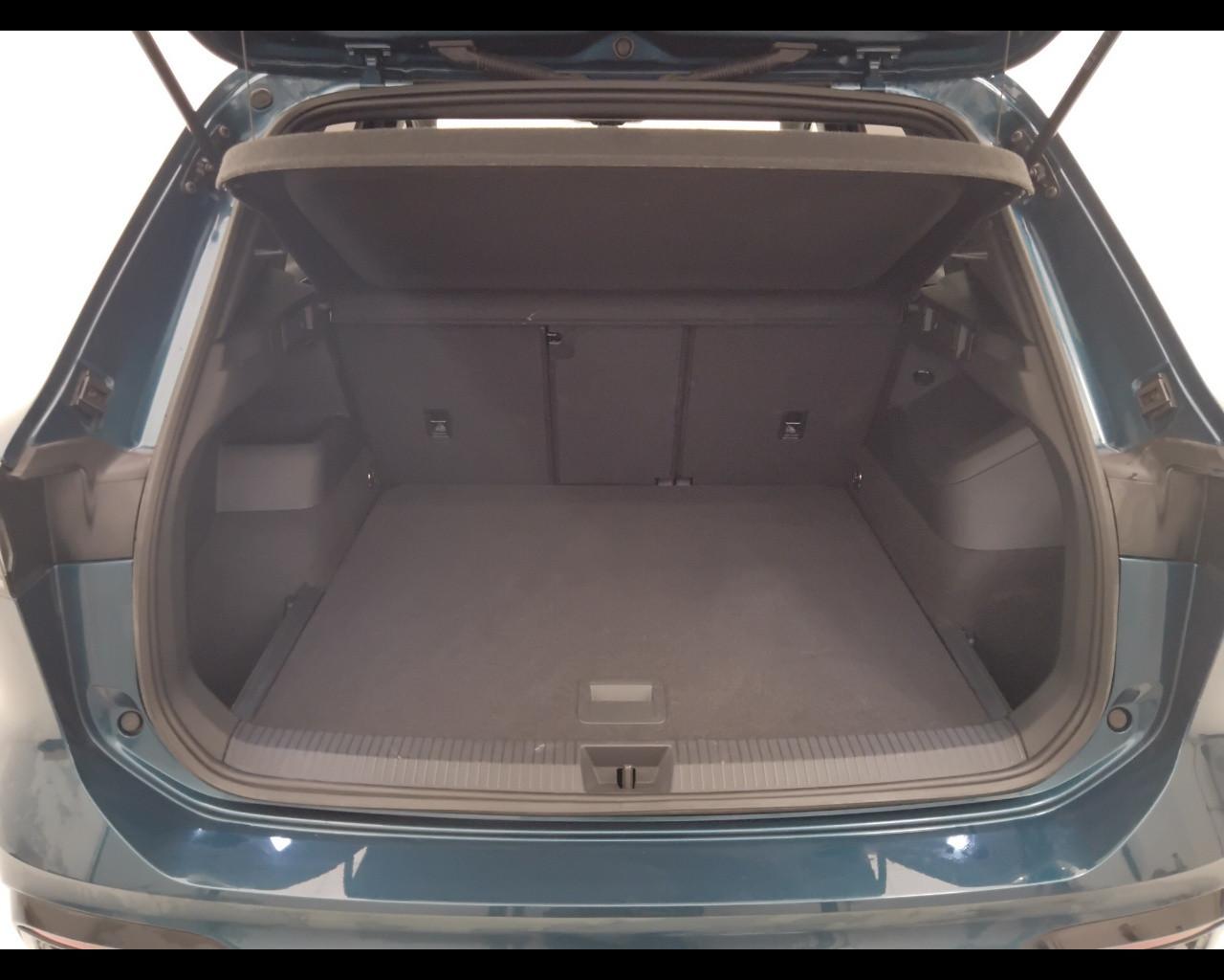 VOLKSWAGEN Tiguan III 2024 - Tiguan 2.0 tdi R-Line 150cv dsg