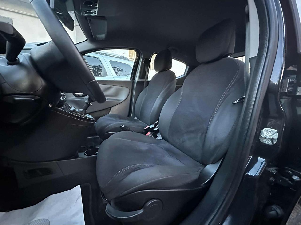 Lancia Ypsilon 1.2 69 CV 5 porte S&S Silver