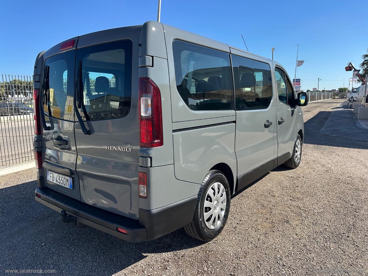 RENAULT Trafic 9 POSTI 1.6 dCi 125CV+GANCIOTRAINO