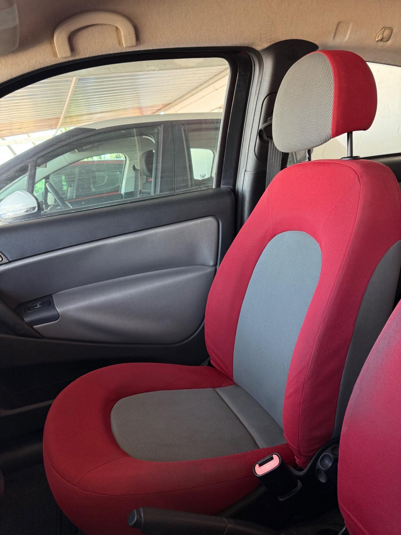 Lancia Ypsilon 1.2 benz Platino Neo patentati