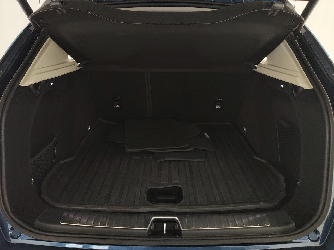 LYNK&CO 01 1.5 td phev auto