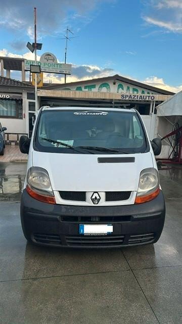 RENAULT TRAFIC CON PORTA LATERALE